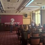 Представител на пожарната безопасност пред участниците