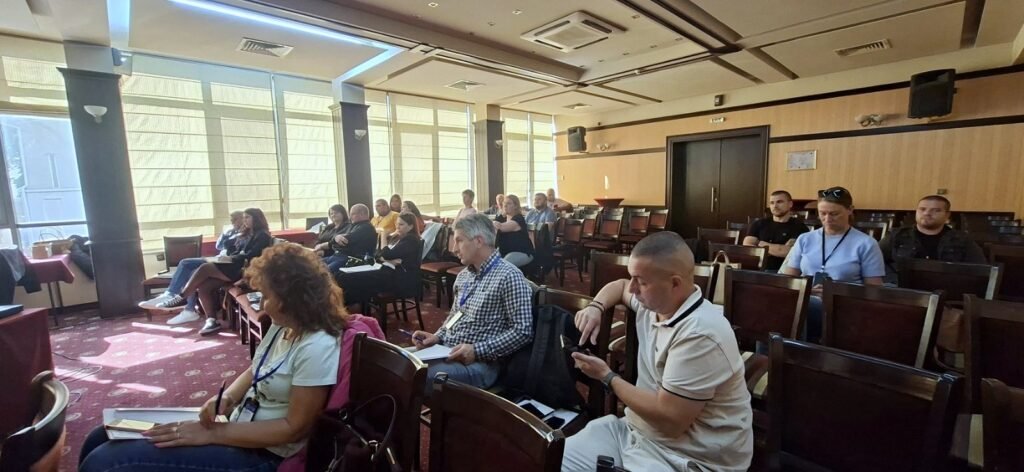 Участници в срещата на АПДБ в Плевен