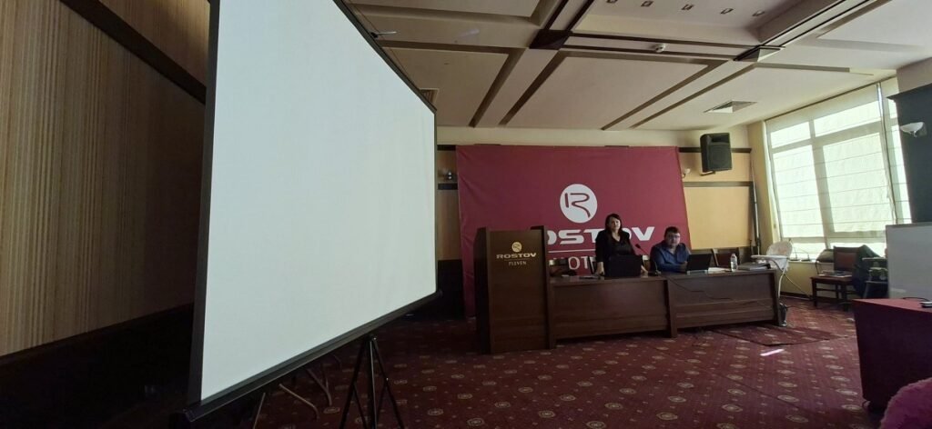 Конферентната зала на хотел „Ростов“ по време на срещата